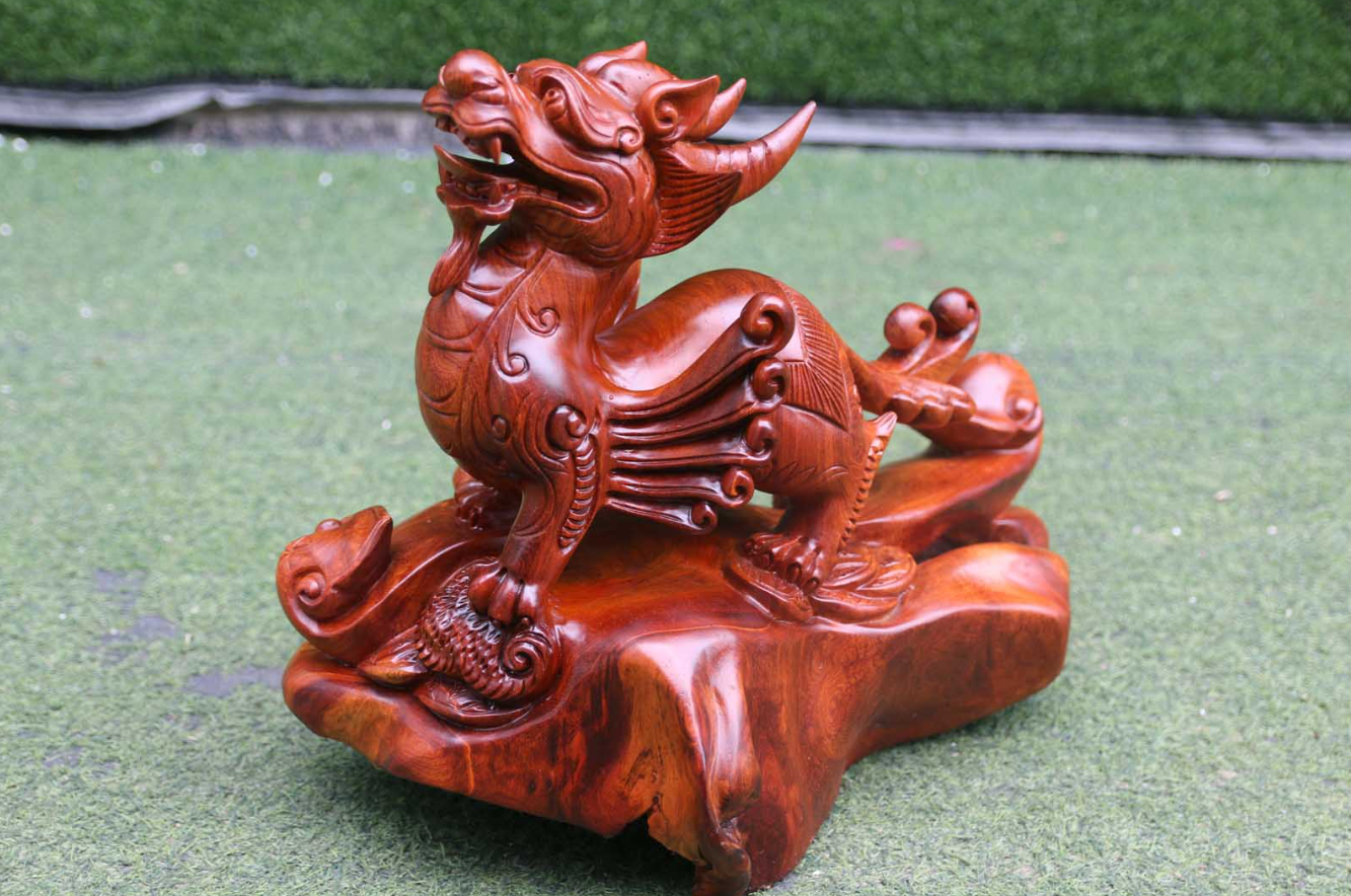 Tỳ hưu có cánh gỗ hương.png